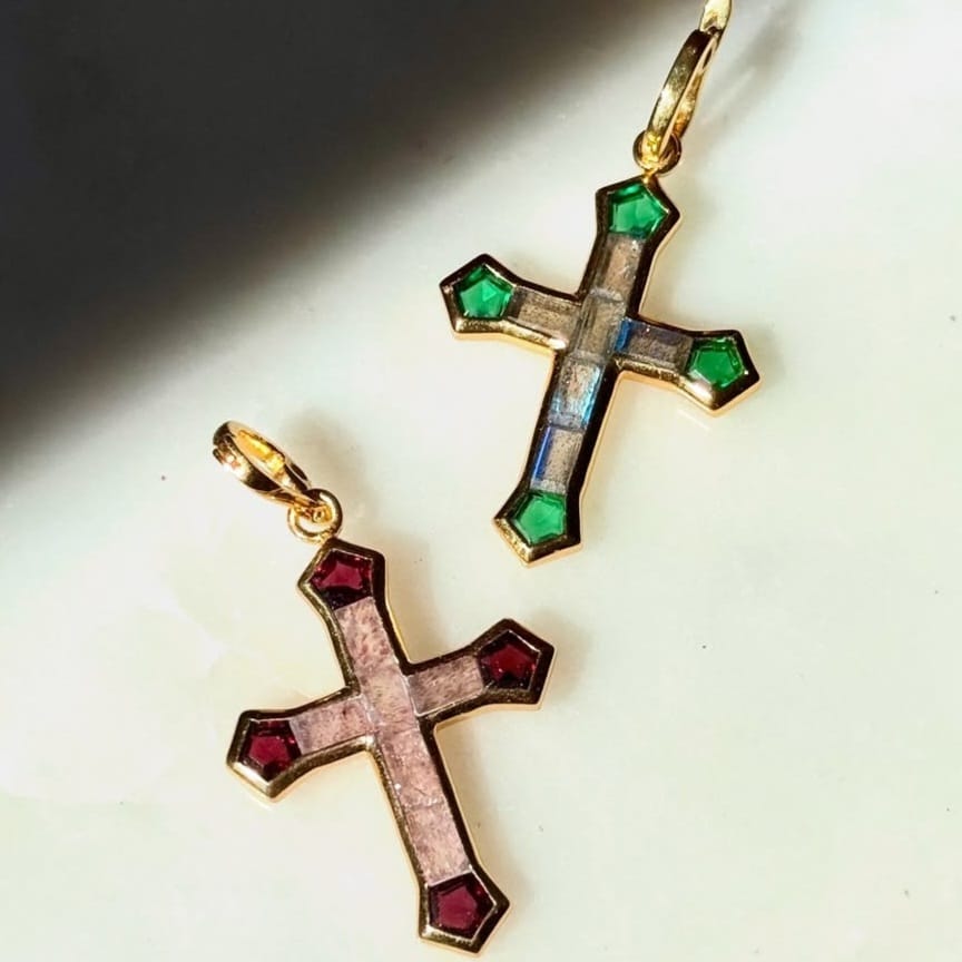 DIJE JOHRI CROSS ESMERALD CLARA FORNO (SIN CADENA) - Imagen 2