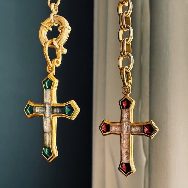 DIJE JOHRI CROSS ESMERALD CLARA FORNO (SIN CADENA) - Imagen 9
