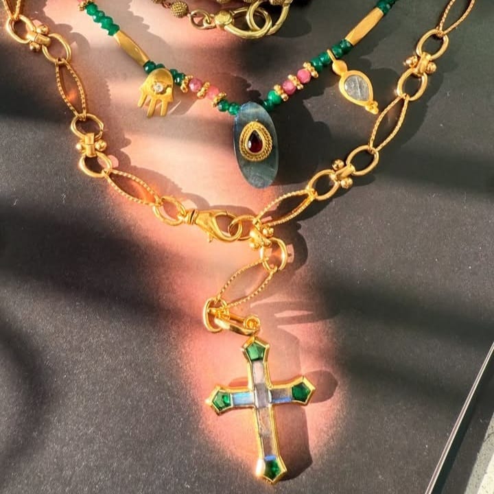 DIJE JOHRI CROSS ESMERALD CLARA FORNO (SIN CADENA) - Imagen 8