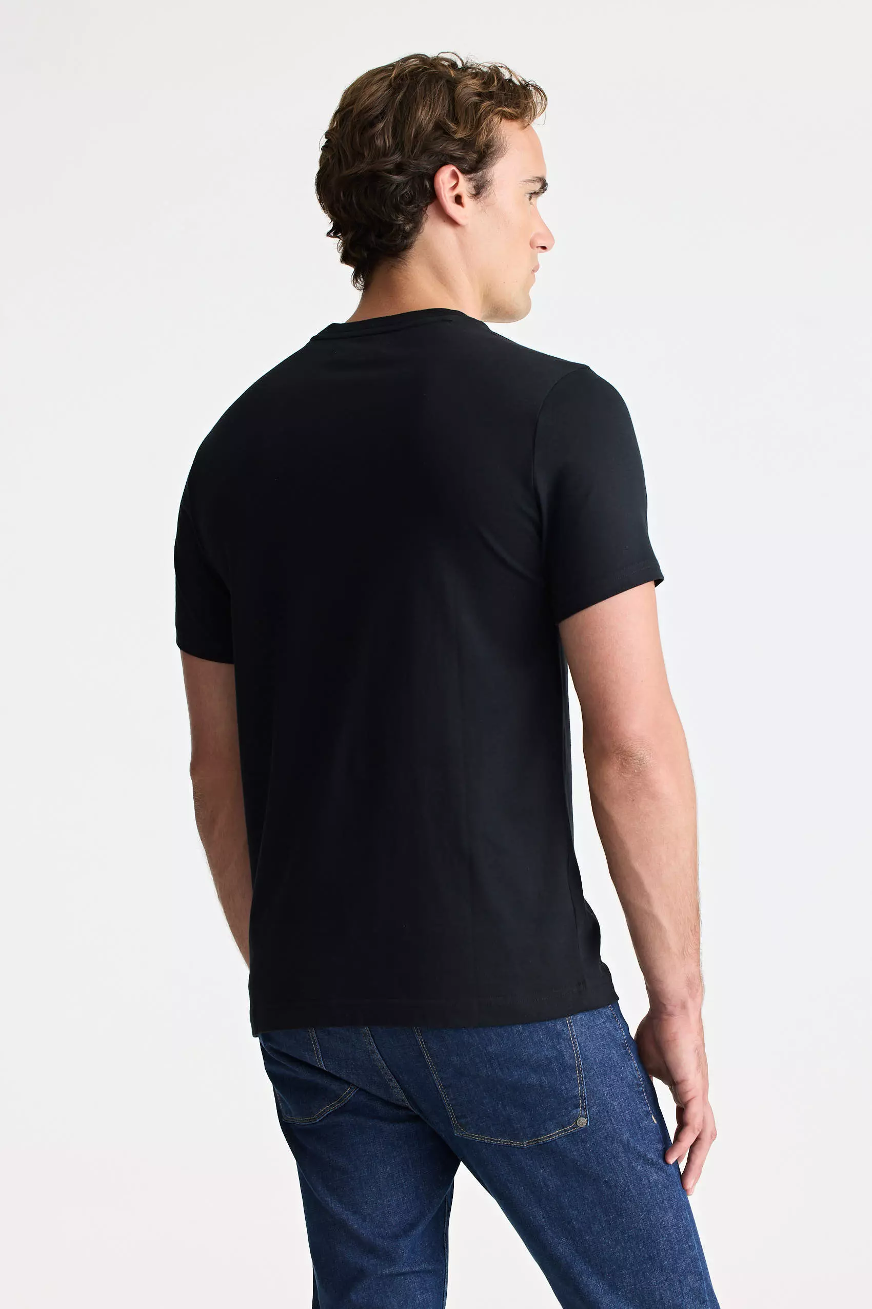REMERA ORGANIC NEGRA STICKER PENGUIN - Imagen 4